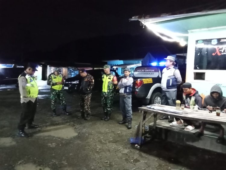 Babinsa Koramil 17 Wanayasa melaksanakan Patroli Malam