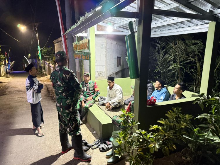 BABINSA KORAMIL 18 PAGENTAN LAKSANAKAN PATROLI MALAM GUNA MEMASTIKAN KEAMANAN WILAYAH