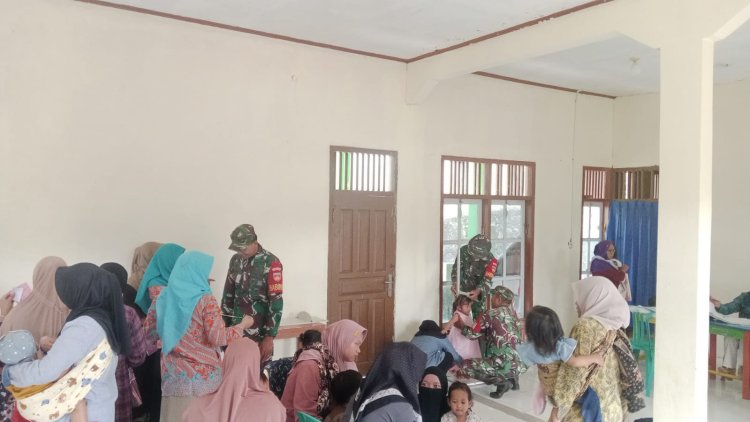 Babinsa melaksanakan pendamping an Posyandu Balita