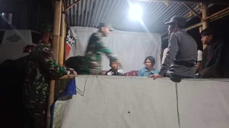 Babinsa Melaksanakan Patroli Siskamling Bersama Linmas Dan Warga