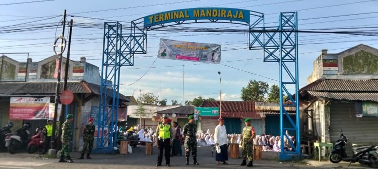 Babinsa Koramil 07 Mandiraja Melaksanakan Pam Fidul Fitri 1447 H