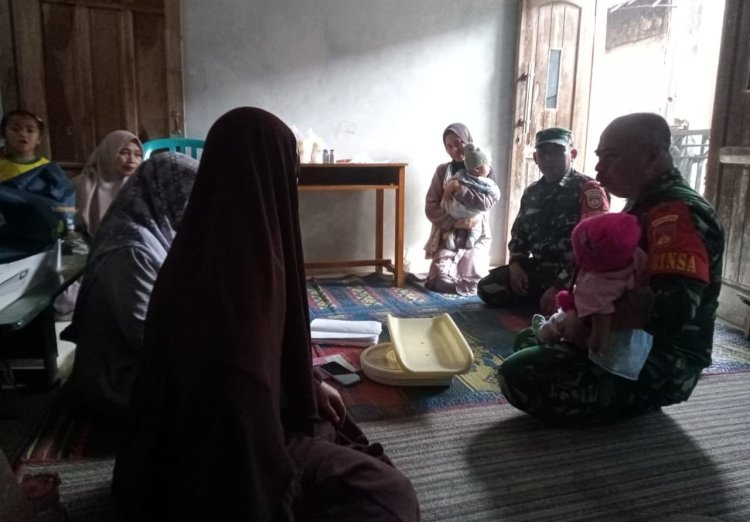 Terus Bersinergi Puskesmas dan Koramil Posyandu Keliling Salah Satu Upaya Cegah Stunting