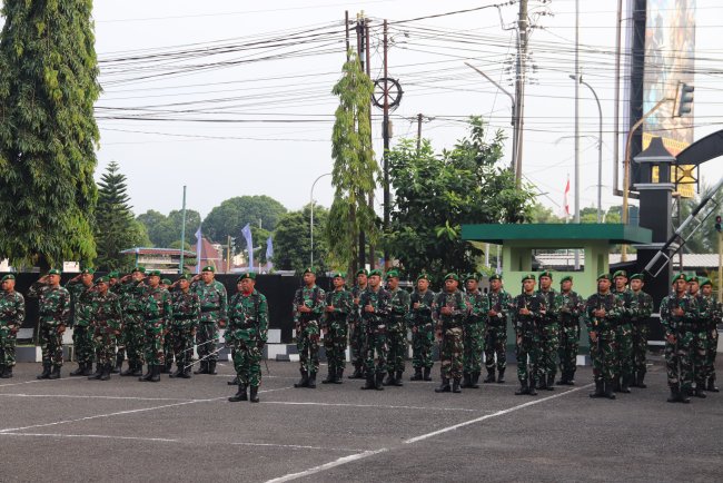 Kasdim 0704 Banjarnegara Pimpin Upacara Bendera Merah Putih