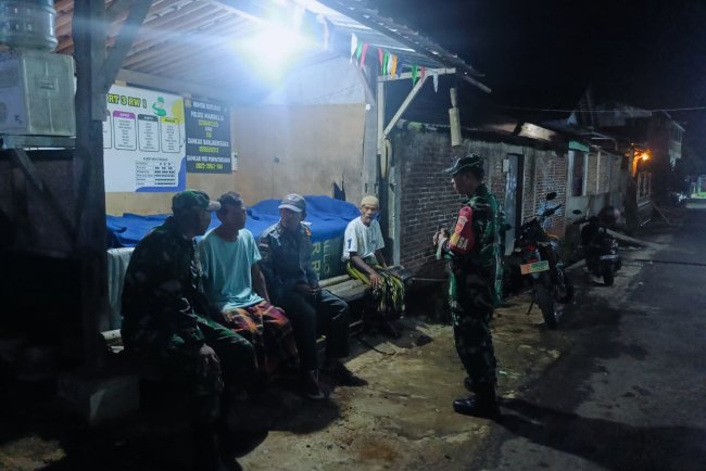 Koramil 07 Mandiraja melaksanakan Patroli malam bersama Linmas dan Kokam