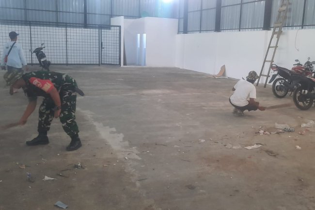 Finishing KDKMP Desa Bojanegara Capai Tahap Pembersihan Partisi Kaca dan Gudang