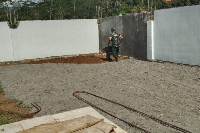 Jalan Menuju Harapan Babinsa Dampingi Pembangunan Akses KDKMP di Desa Bandingan