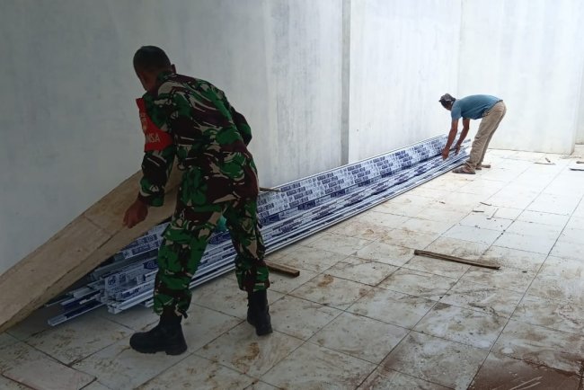 Teras Mulai Tertata Sentuhan Akhir KDKMP Desa Kemiri Kian Terlihat