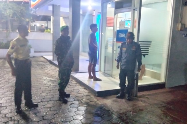 Koramil 15 Rakit Bersama Linmas Dan Warga Laksanakan Patroli Malam Hari