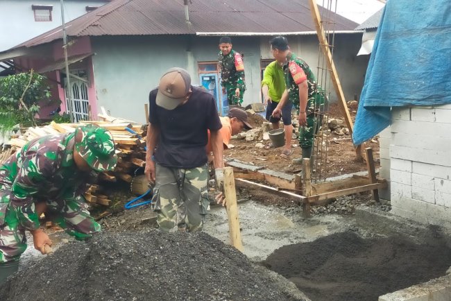 Danramil Kalibening Terjun langsung Bantu Warga Bantu RTLH