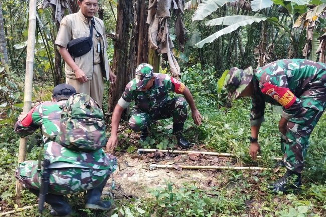 Babinsa Koramil 10 Bawang Pantau Sumur Bor di Desa Masaran