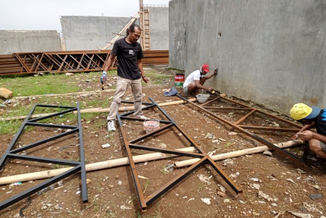 Babinsa Koramil 05 Batur Awasi Pembangunan KDKMP di Desa Sumberejo