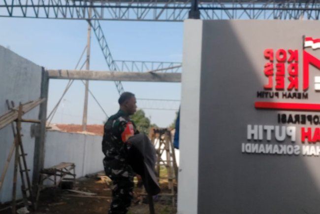 Babinsa Koramil 01 Banjarnegara Awasi Pembangunan KDKMP di Kelurahan Sokanandi