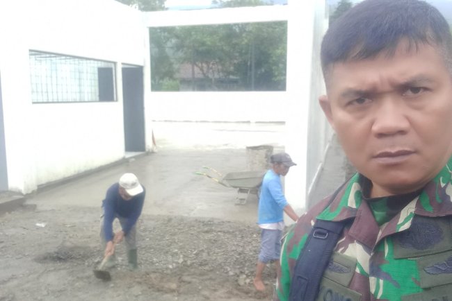 Rangka Atap Mulai Berdiri KDKMP Desa Tlaga Terus Menatap Selesai