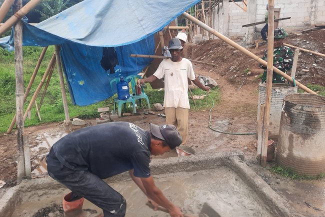 Babinsa Setia Mengawal Pembangunan KDKMP Desa Kasilib Terus Bergerak