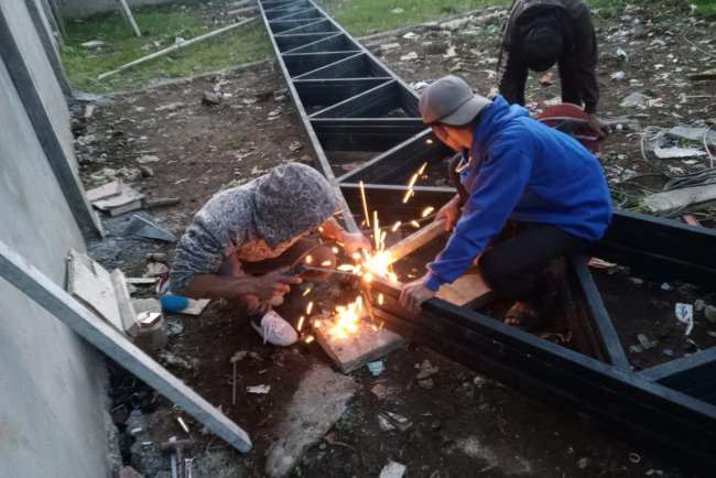 Babinsa Koramil 05 Batur Awasi Pembangunan KDKMP di Desa Sumberejo