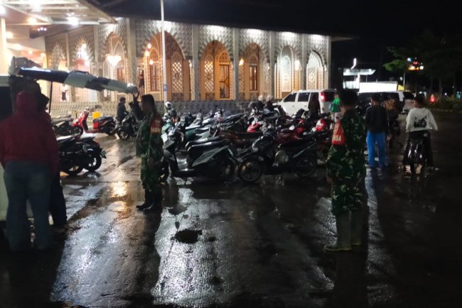 Babinsa Koramil 06 Kalibening Aktif  Laksanakan Patroli malam Dipastikan Wilayah Aman