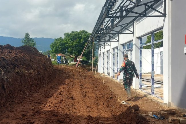 Babinsa Koramil 01 Banjarnegara Awasi Pembangunan KDKMP di Kelurahan Sokanandi