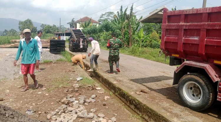 Babinsa Dampingi Pembangunan KDKMP Desa Pagelak