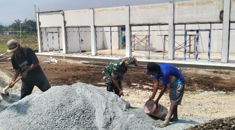 Dari Pondasi hingga Finishing Babinsa Dampingi Pembangunan KDKMP Desa Banjengan