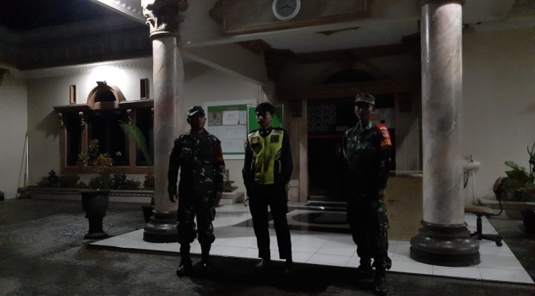 BABINSA KORAMIL 18/PAGENTAN MELAKSANAKAN PATROLI MALAM