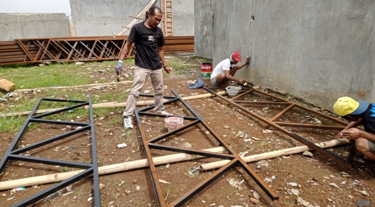 Babinsa Koramil 05 Batur Awasi Pembangunan KDKMP di Desa Sumberejo