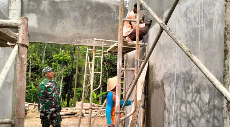 Babinsa Koramil 01 Banjarnegara Awasi Pembangunan KDKMP di Desa Tlagawera