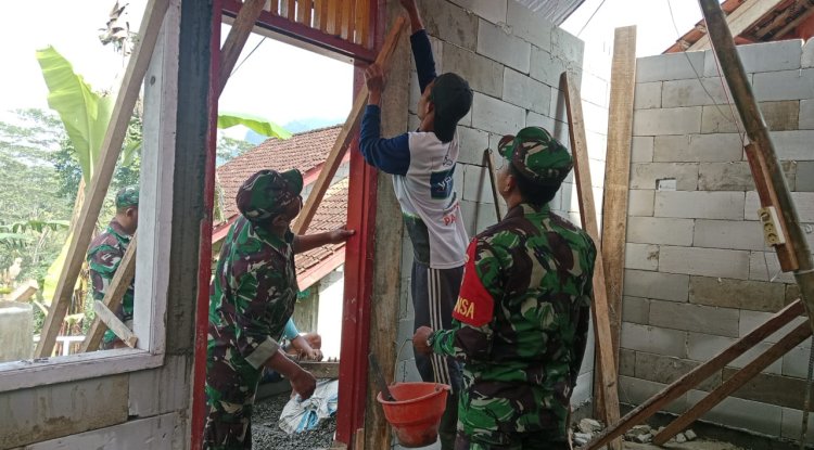 Babinsa Ikut Serta Dukung Program Rtlh