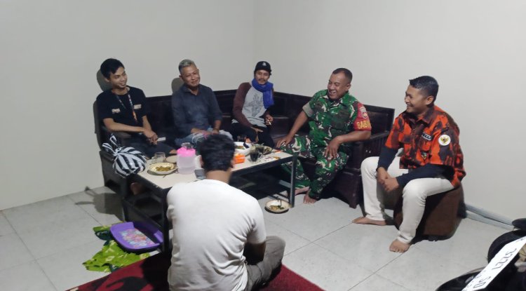 Babinsa Koramil 11 Punggelan Bersama Ormas Dan Warga Laksanakan Patroli Malam Hari