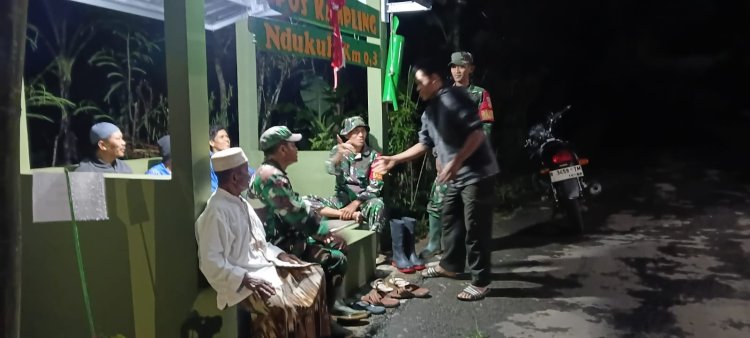 Babinsa Koramil 18 Pagentan Melaksanakan Patroli Malam Guna Memastikan Keamanan