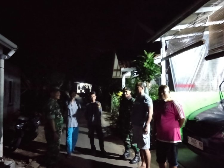 Danposramil Babinsa Linmas Dan Warga Gelar Patroli Siskamling