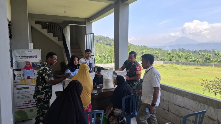 Pendampingan penyaluran Bantuan Pangan di Desa Kemiri