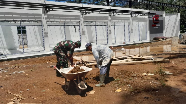 Babinsa Koramil 12 Sigaluh Dampingi Pembangunan KDKMP Desa Sawal