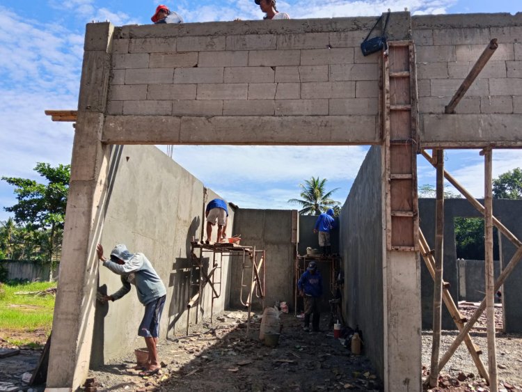 Babinsa Koramil 07 Mandiraja Awasi Progres Pembangunan KDKMP di Desa Somawangi