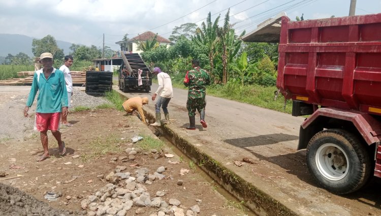 Babinsa Dampingi Pembangunan KDKMP Desa Pagelak