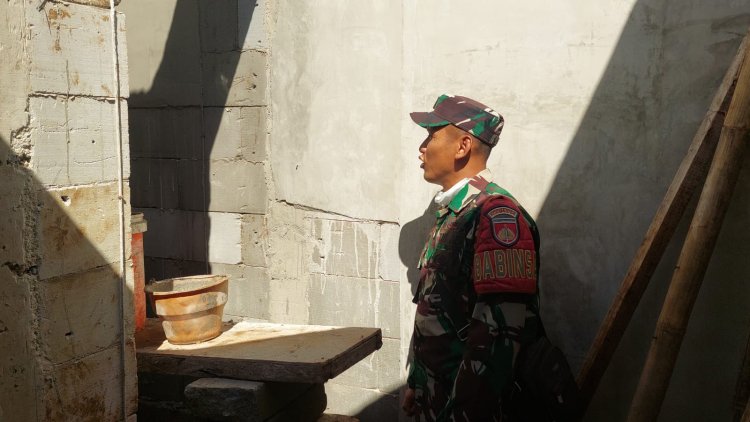 Di Antara Debu dan Semen Babinsa Dampingi Progres KDKMP Desa Panggisari