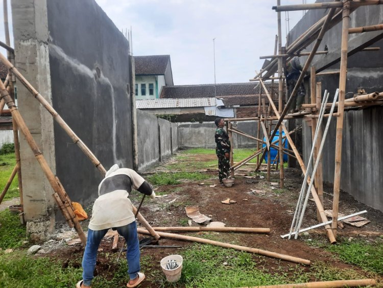Sentuhan Akhir yang Menentukan Babinsa Dampingi Finishing KDKMP Desa Tapen