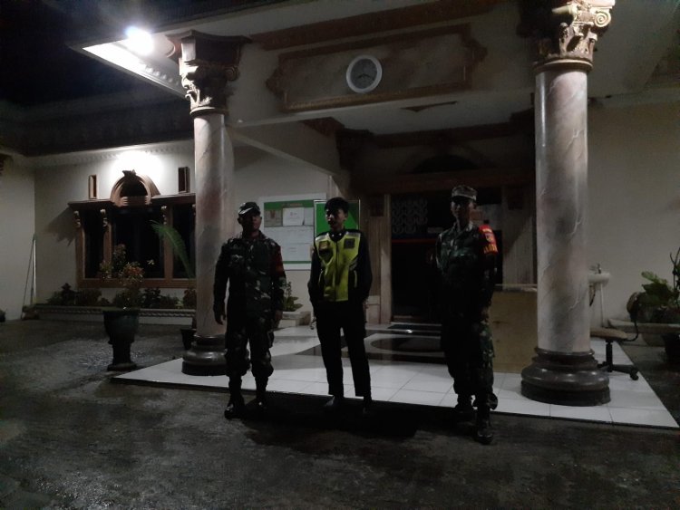 BABINSA KORAMIL 18/PAGENTAN MELAKSANAKAN PATROLI MALAM