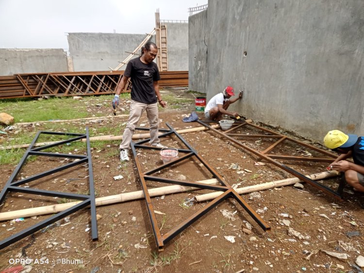 Babinsa Koramil 05 Batur Awasi Pembangunan KDKMP di Desa Sumberejo