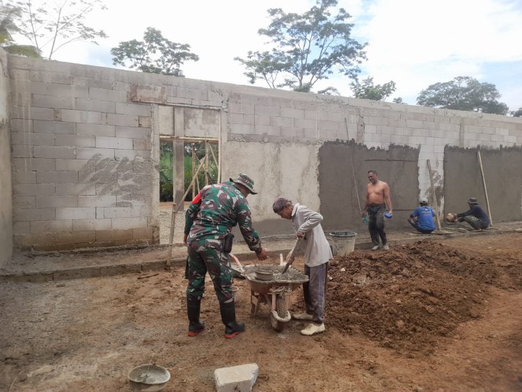 Babinsa Koramil 14 Madukara Awasi Pembangunan KDKMP di Desa Gununggiana