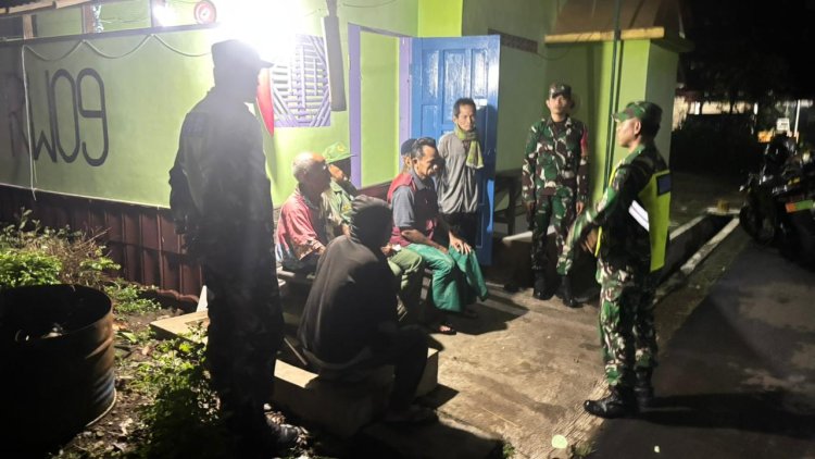Babinsa Koramil 02 Klampok Bersama Satuan Linmas Dan Banser Aktif Dalam Kegiatan Siskamling