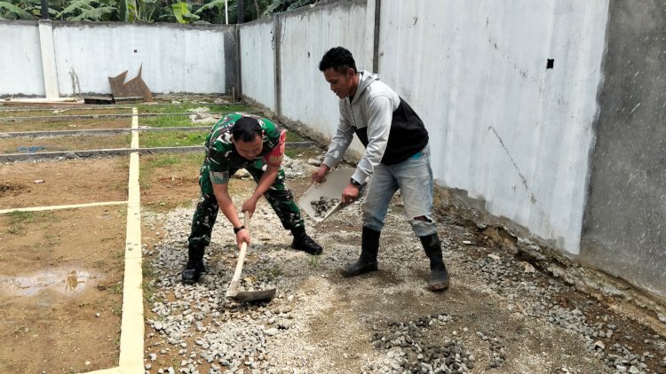 Babinsa Koramil 17 Wanayasa Awasi Pembangunan KDKMP di Desa Bantar