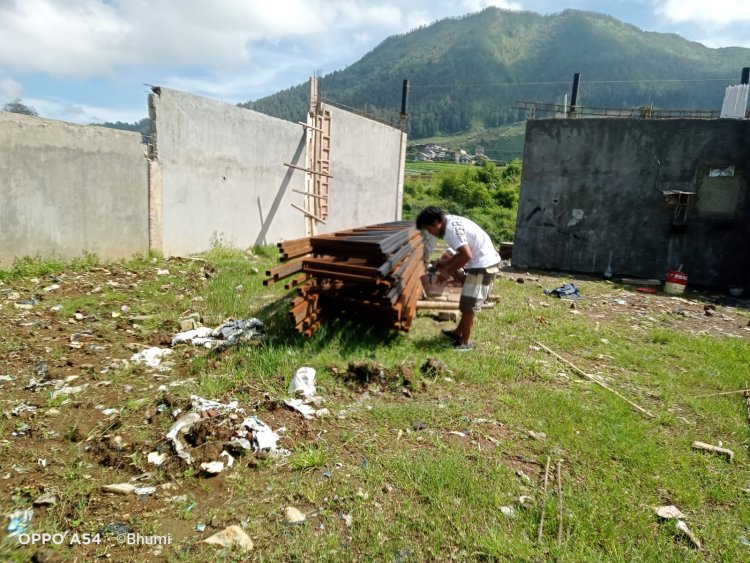 Babinsa Koramil 05 Batur Awasi Pembangunan KDKMP di Desa Sumberejo