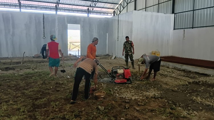 Babinsa Dampingi Pembangunan KDKMP di Desa Karangsalam