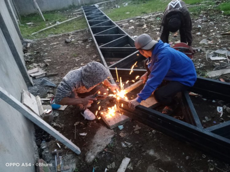 Babinsa Koramil 05 Batur Awasi Pembangunan KDKMP di Desa Sumberejo