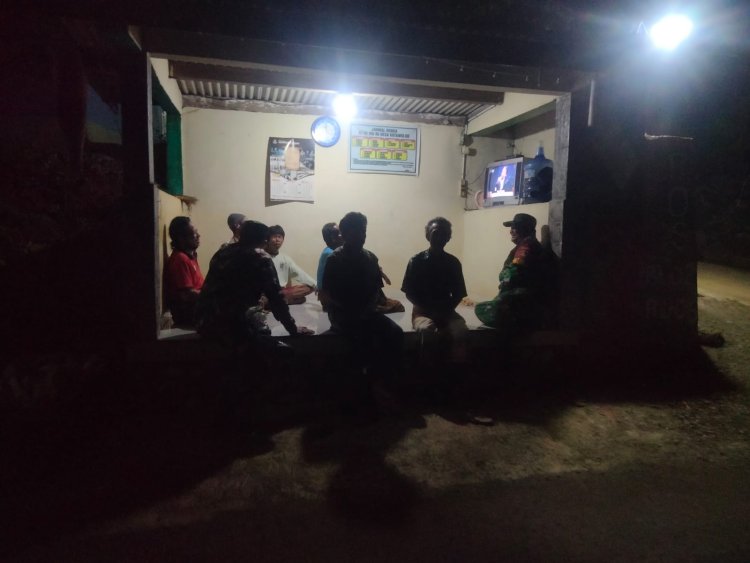 Patroli di Pos Kamling Desa kutawuluh