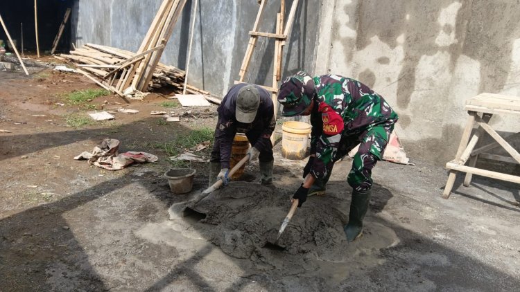 Babinsa Koramil 18 Pagentan Awasi Pembangunan KDKMP di Desa Kasmaran