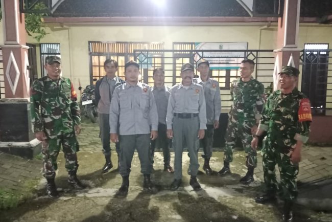 Patroli Gabungan TNI Perkuat Siskamling dan Sosial