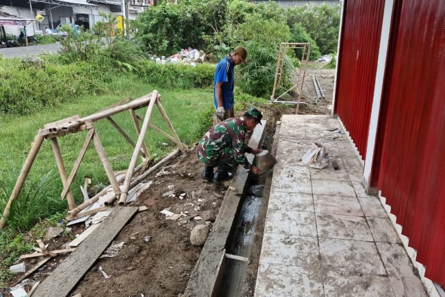 Babinsa Karangkobar Awasi Pembangunan KDKMP di Desa Leksana