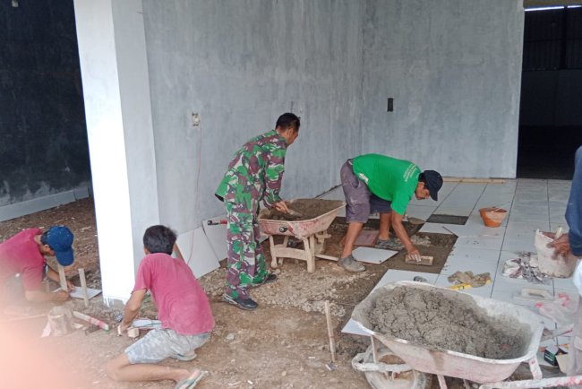 Babinsa Madukara Dampingi Tahap Finishing KDKMP di Kelurahan Rejasa