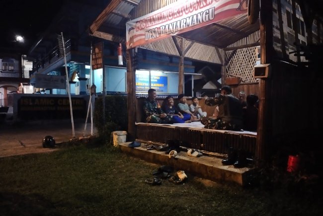 Babinsa Koramil 13 Banjarmangu Patroli Siskamling Jaga Keamanan Wilayah